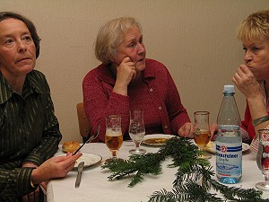 Fr. Biesen, Fr. Sperling und Fr. Hoffmann als Damenrunde