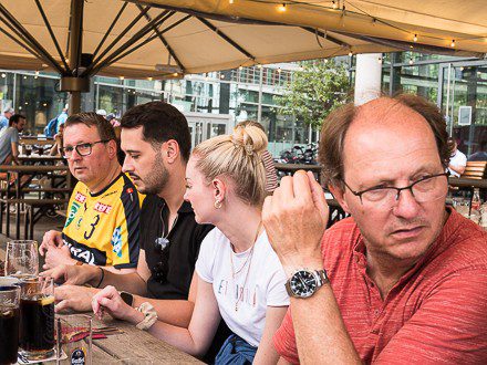 Geduldiges Warten auf das Essen